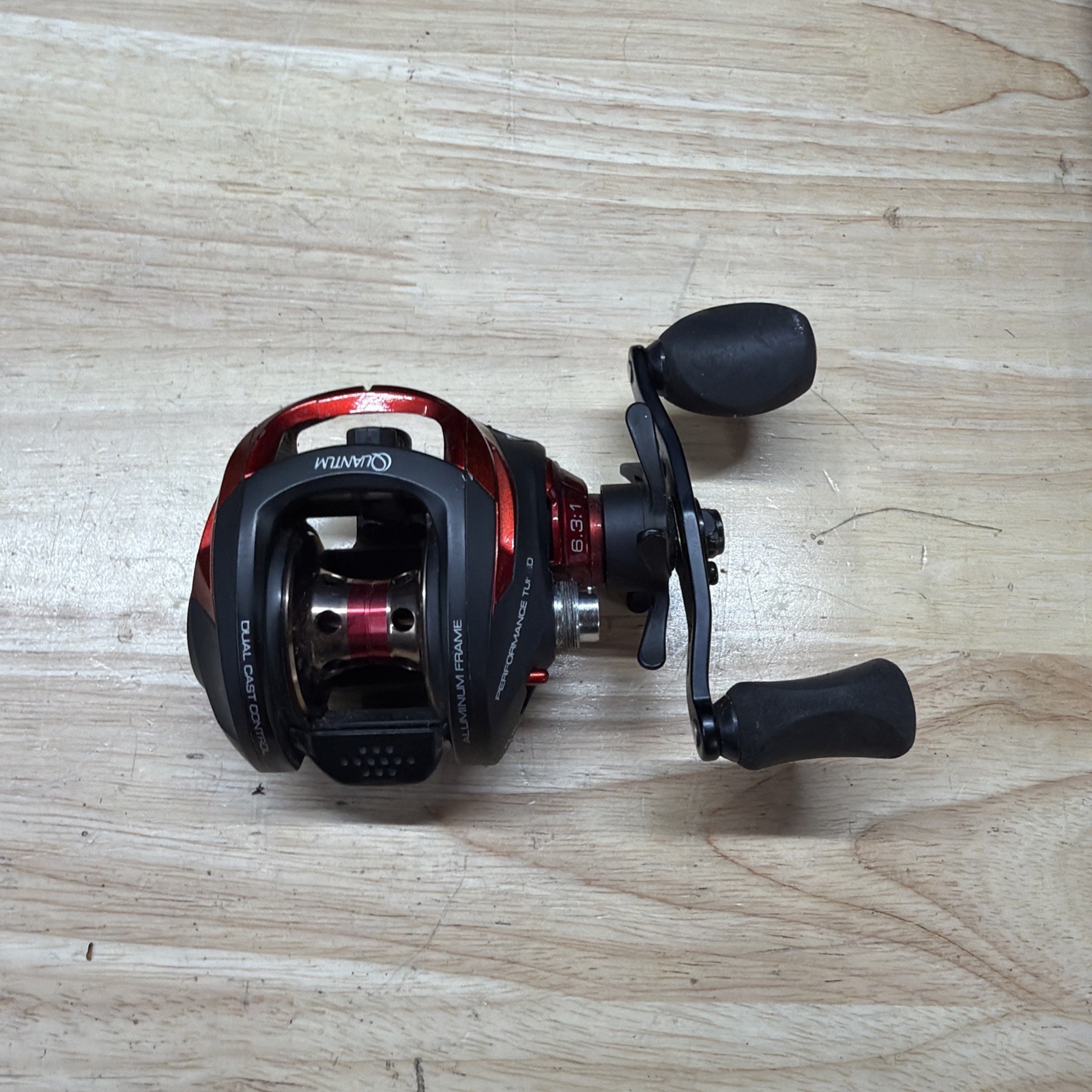 Quantum Team KVD Red/Black Baitcast Reel 8 Ball Bearings KVD100SPTA 6.3:1. A