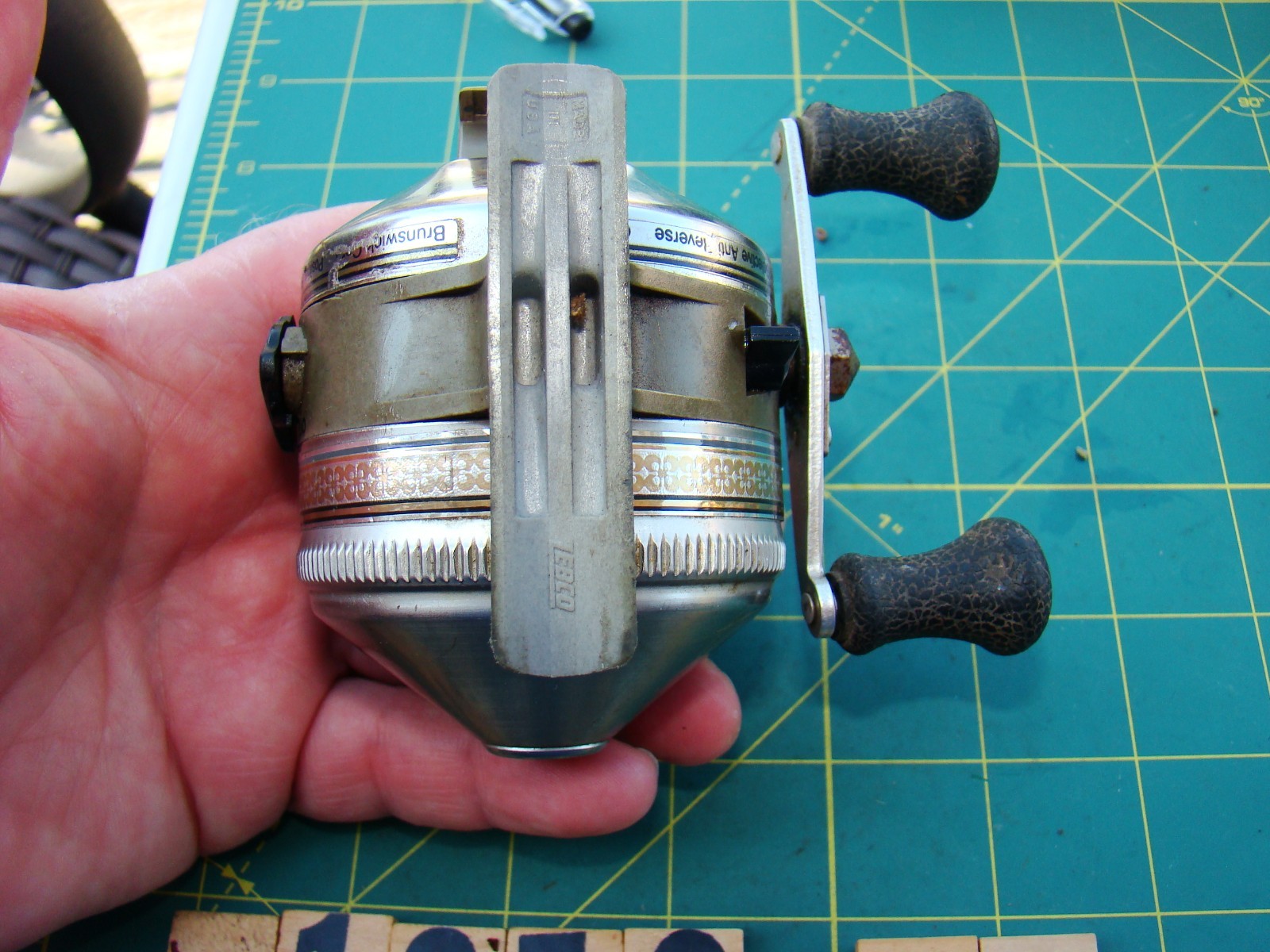 W1259 PA ZEBCO 33 CLASSIC FEATHER TOUCH SPINCAST MADE IN USA FISHING REEL