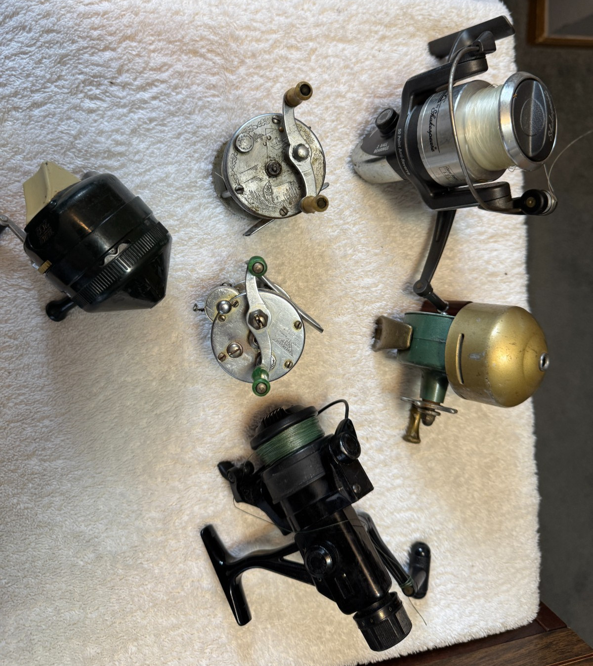 Reels fishing bait caster, open face spinning, closed face 6 reels. As is