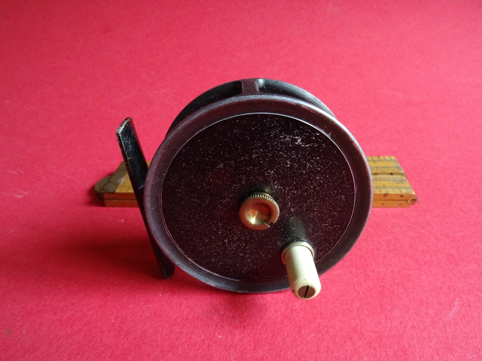 A NICE VINTAGE 2 3/4″ J P MORETON & CO PATTERN 1 (J W YOUNG MADE) TROUT FLY REEL