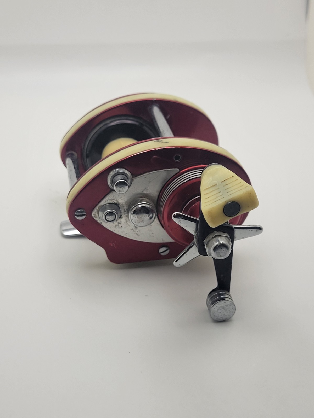 Vintage Bronson Invader 26 Baitcaster Fishing Reel