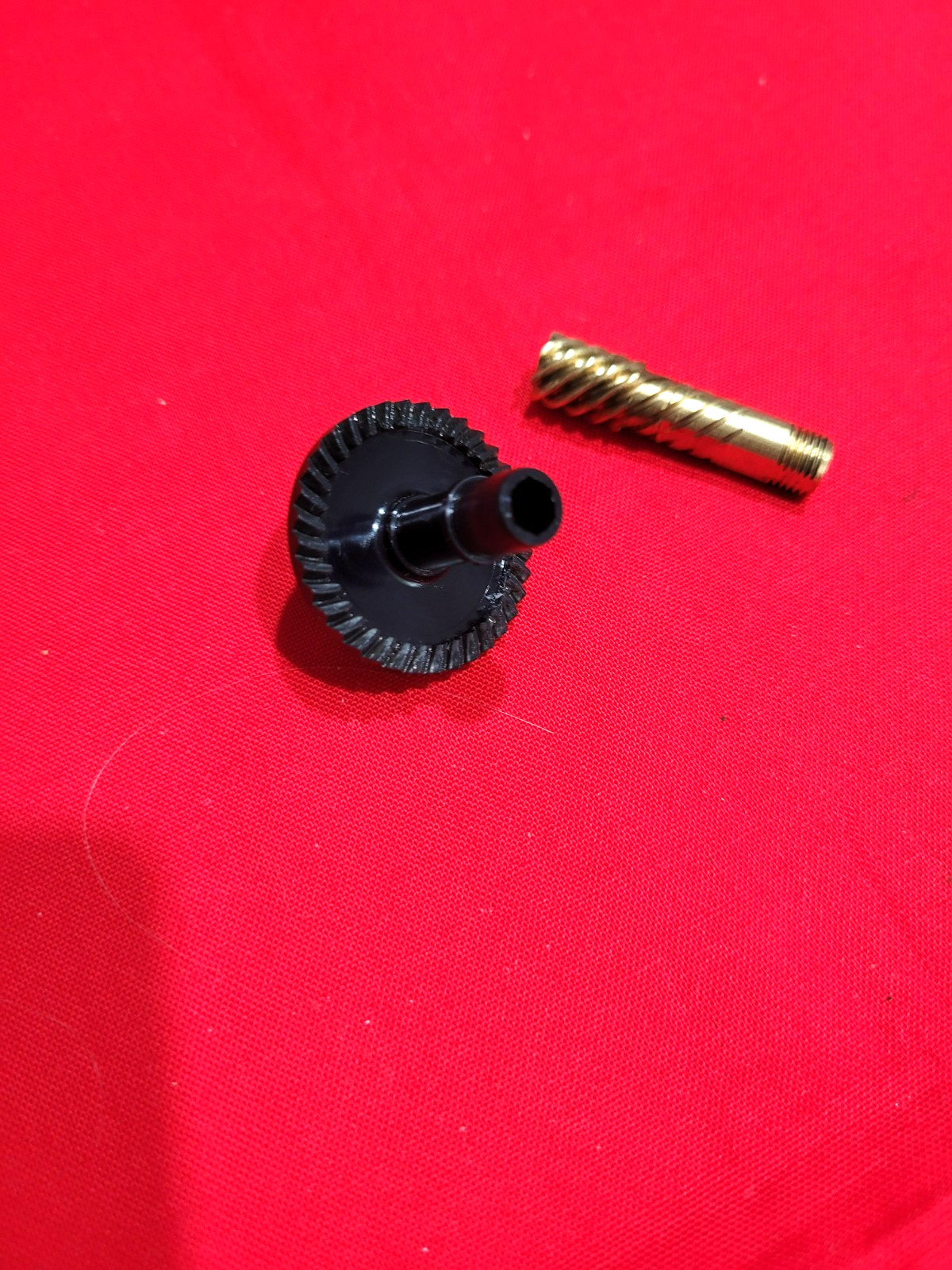Daiwa drive & pinion gear that fits the whisker SS1300 reel