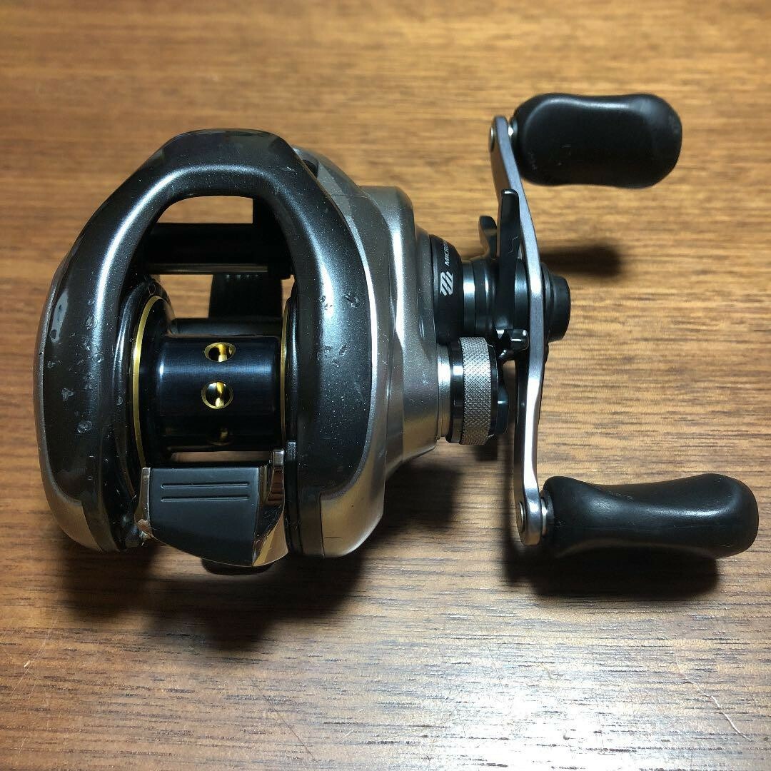 Shimano 13 Metanium HG Right Handle Baitcasting Reel 7.4:1 Very good from Japan