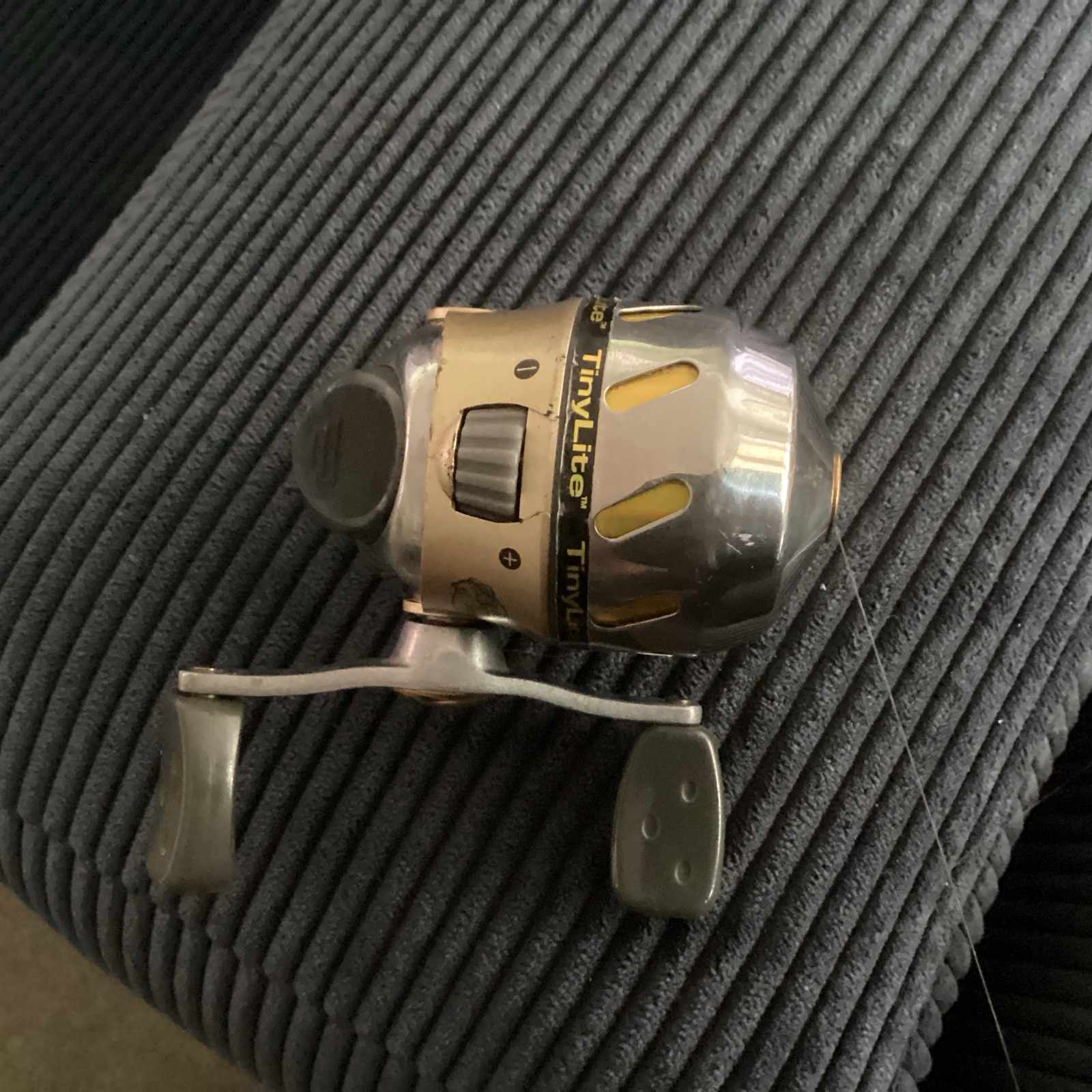 Tinylite Fishing Reel, By Bass Pro Shop, 4.1:4 70 Yards / 4 Lb. Line, Two Tone.