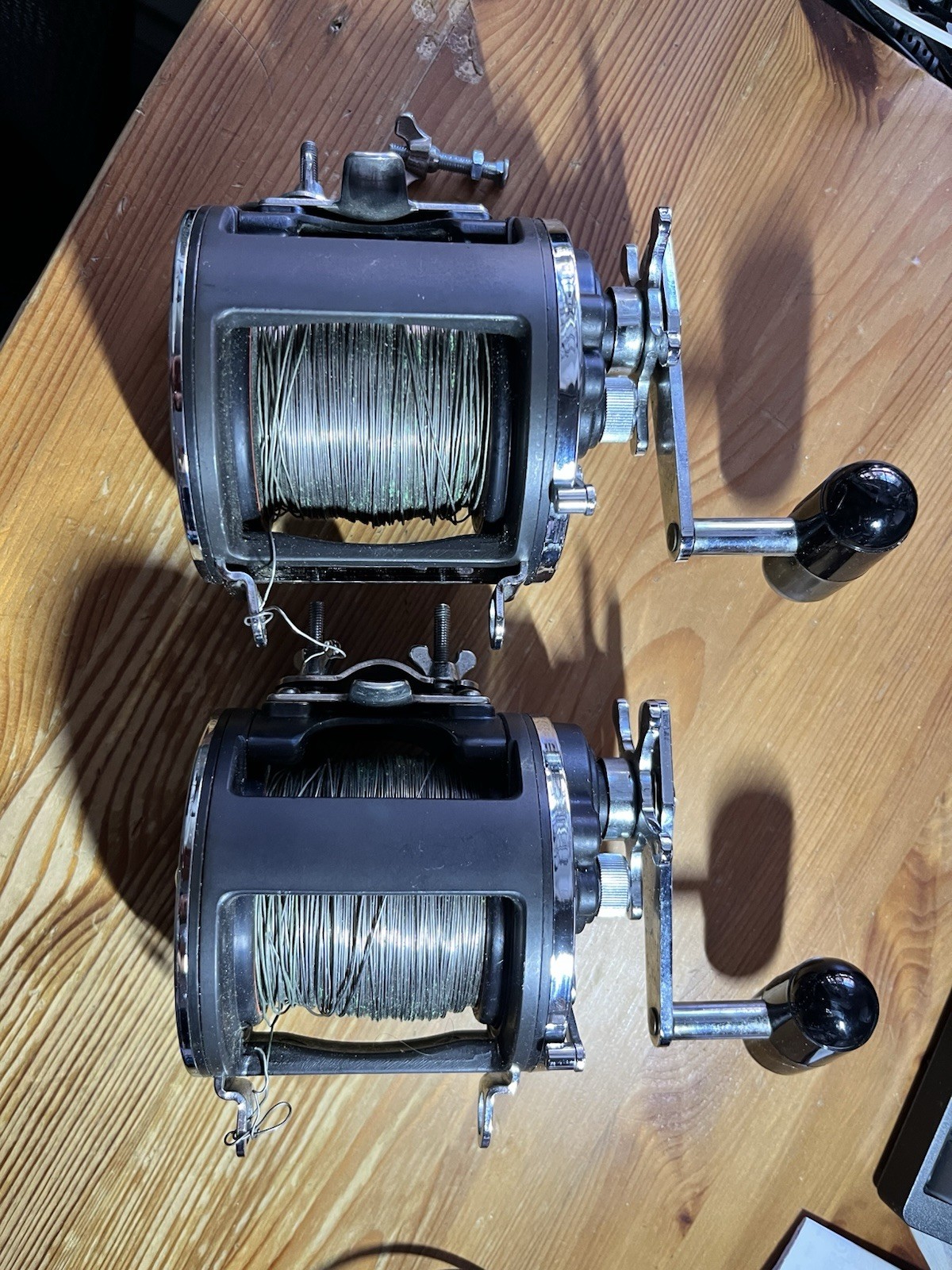 2 Daiwa Sealine 400H trolling reel spooled wire line and Rod clamp Made in Japan