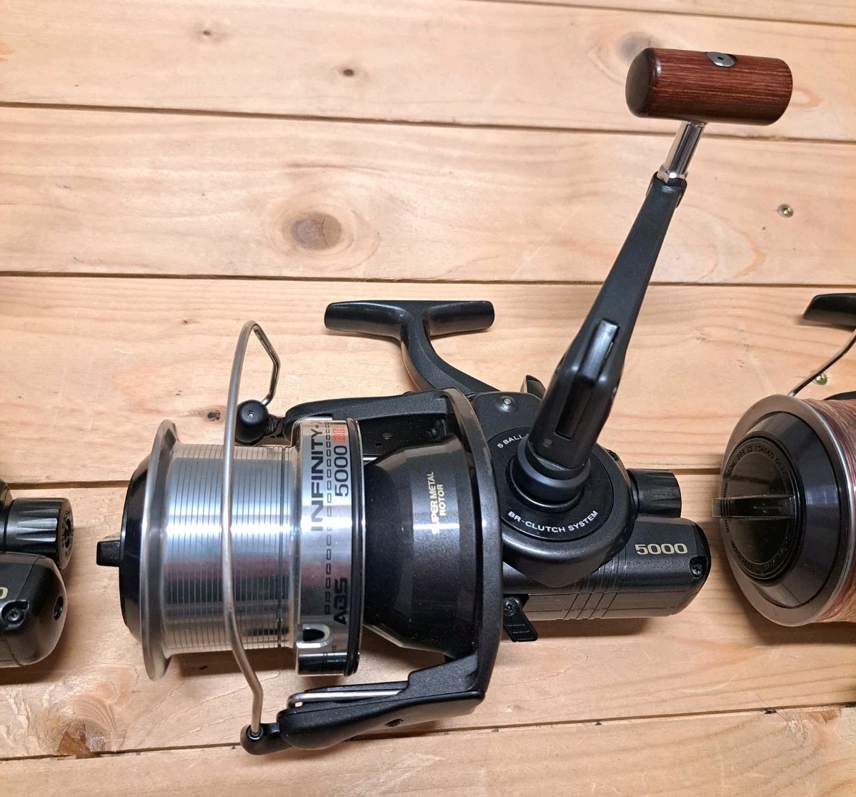 3 × Daiwa Infinity-X 5000 BR Freewheel Fishing Reels Carp Baitrunner Carp