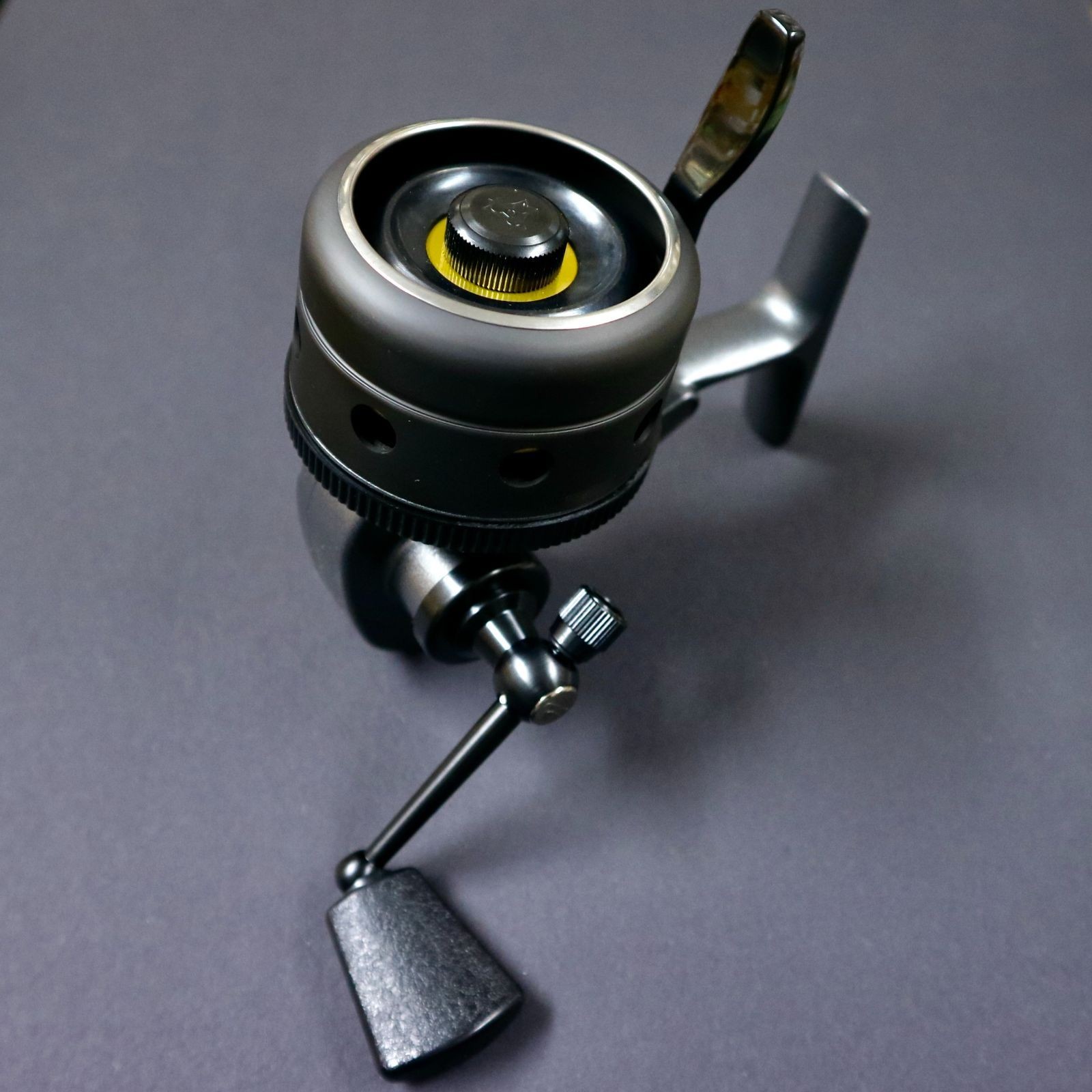 ISUZU TU-01v+ Dark Gray Modern Underspin Cast Fishing Reel