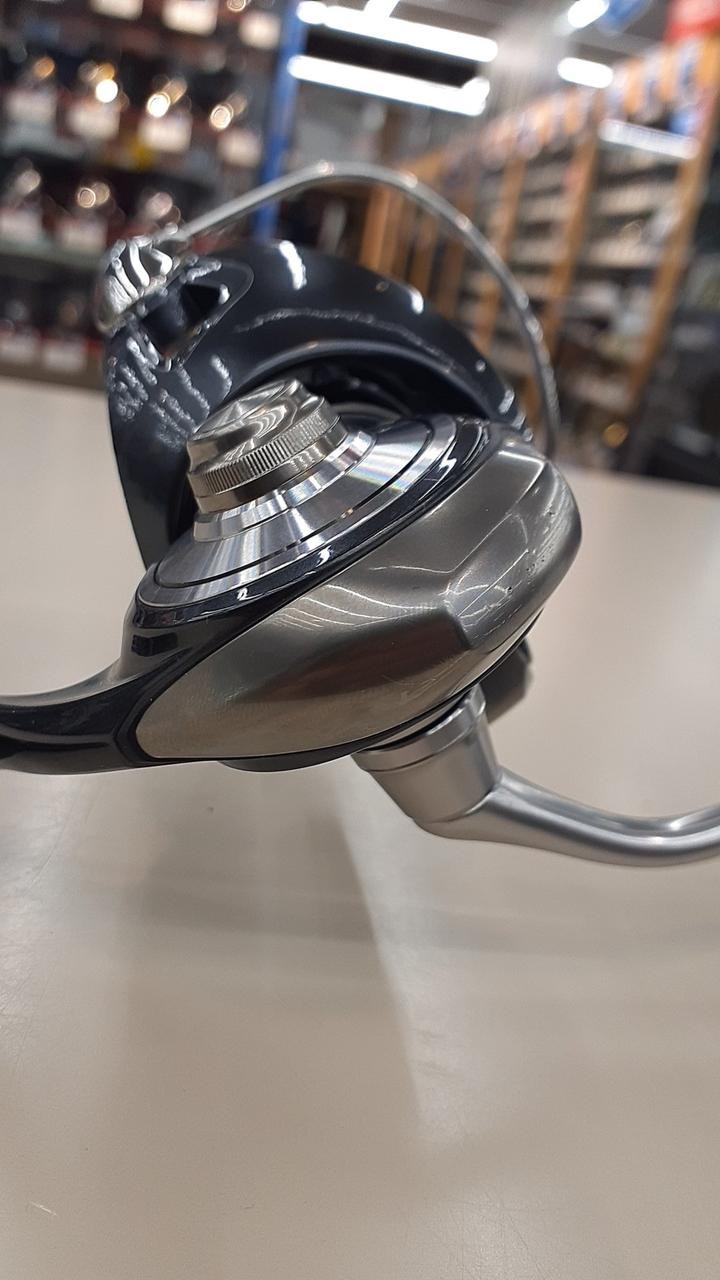 Daiwa Certate LT4000-CXH Spinning Reel 24 lb Line 10.2 oz, Minor Scratches