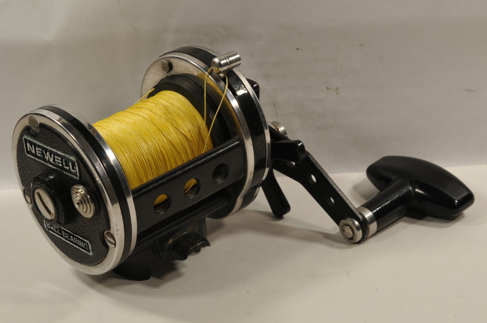 Newell P229-F Star Drag 5:1 Gear Ratio Graphite/Stainless Steel Casting Reel USA