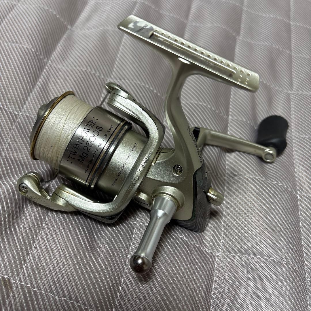 Shimano Twin Power Mg 2500S Spinning Reel with Slow Oscillation System