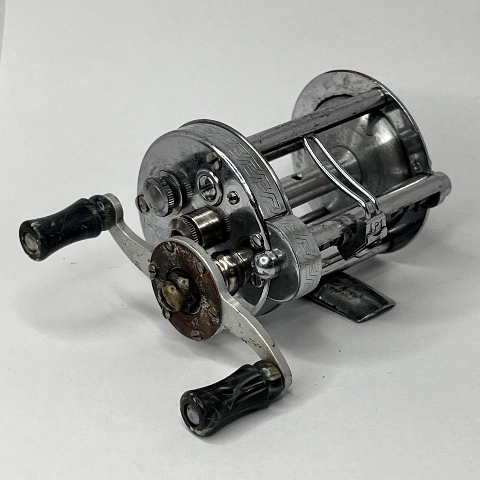 Vintage Baitcasting Fishing Reel Pflueger Akron Model 1893. Pre-owned. SL