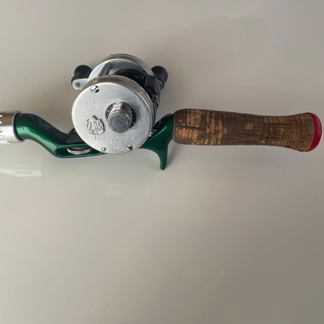 Abu Ambassadeur 2600C IAR right handed & glass rod
