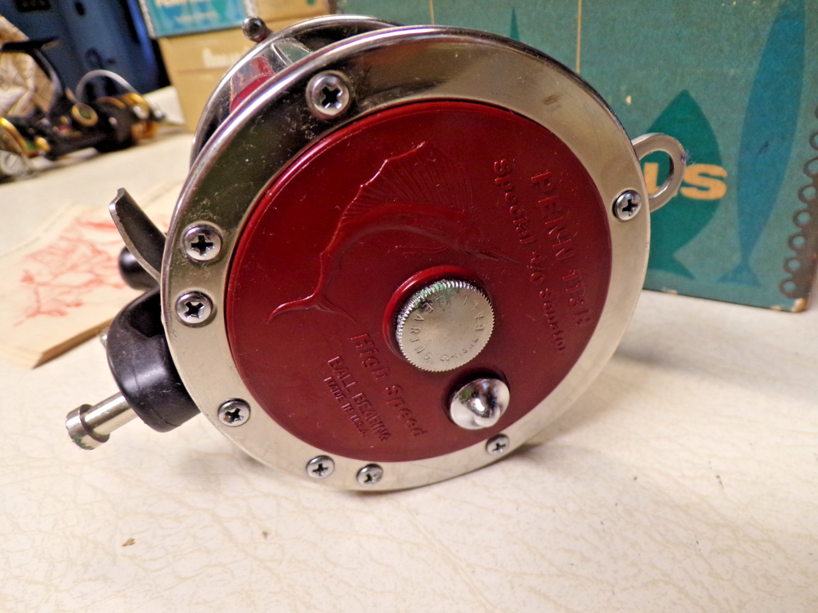 FISHING REEL W/ BOX – PENN 4/0 113-H – CLEAN & WORKS GREAT