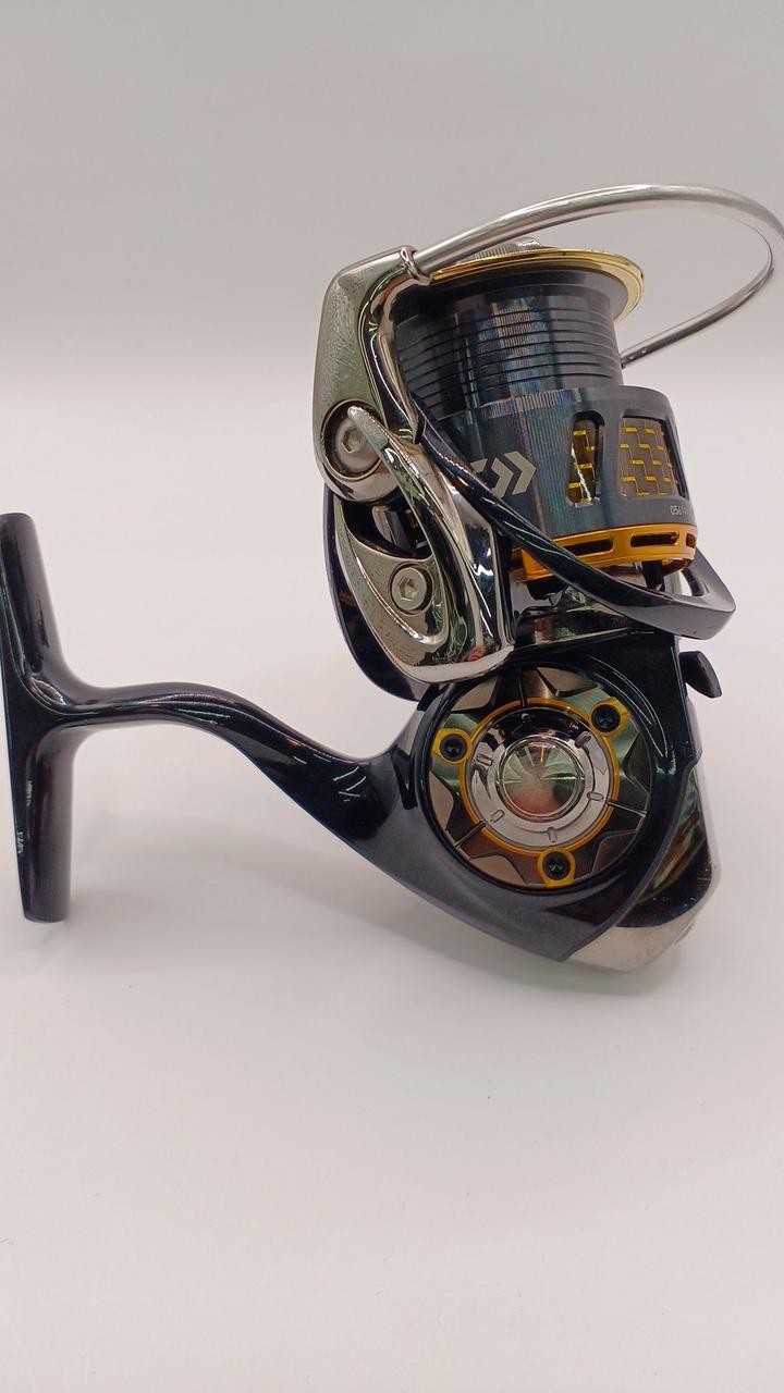 Daiwa Morethan 2510PE-H Spinning Reel, 14 lb, 10.2 oz, Scratched Condition