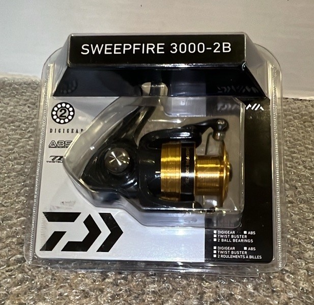 Daiwa Sweepfire 3000-2B Fishing Spinning Reel New In Package