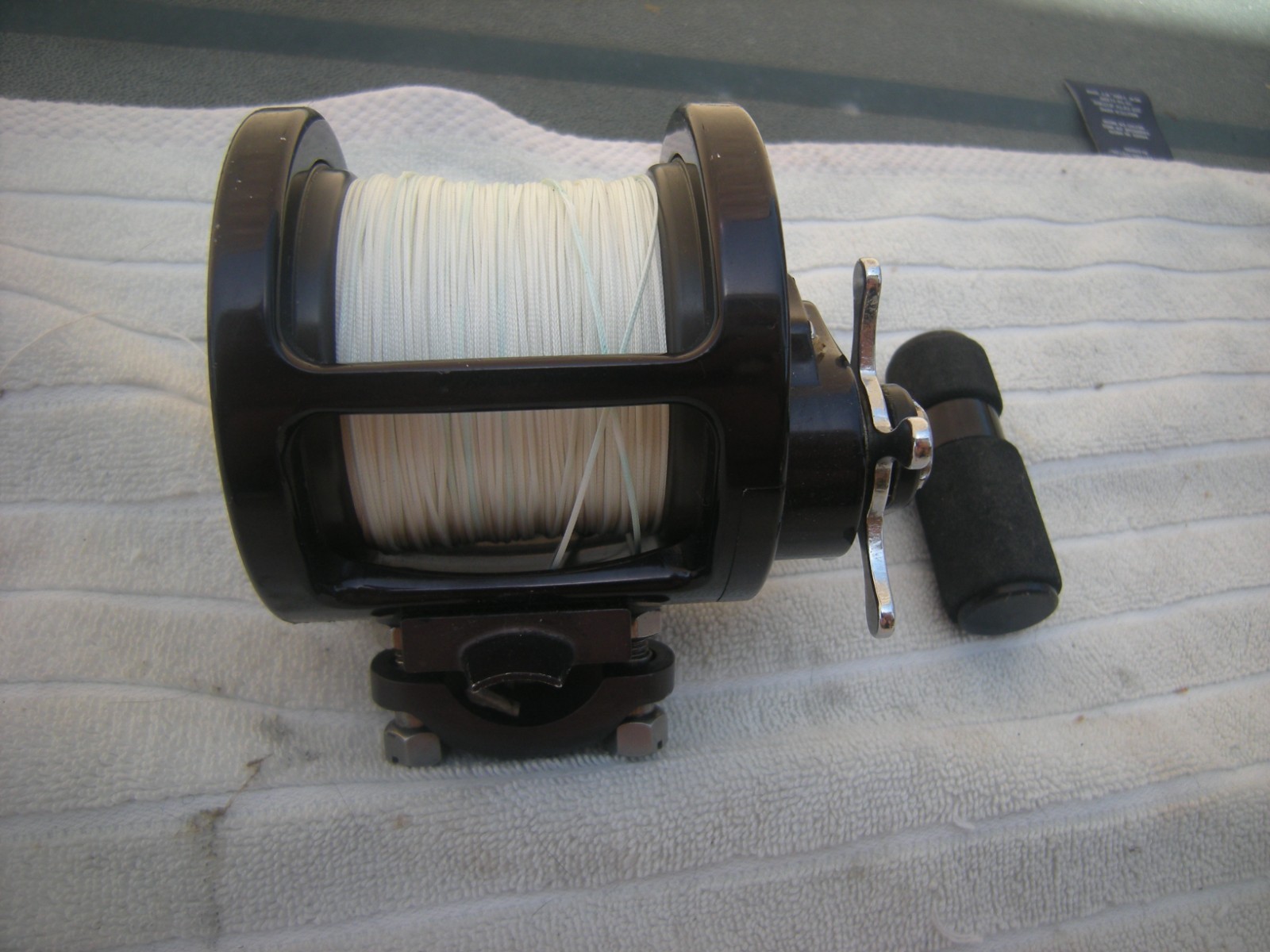 PRO GEAR FISHING REEL 440 ALL BLACK W/OVERSIZED HANDLE