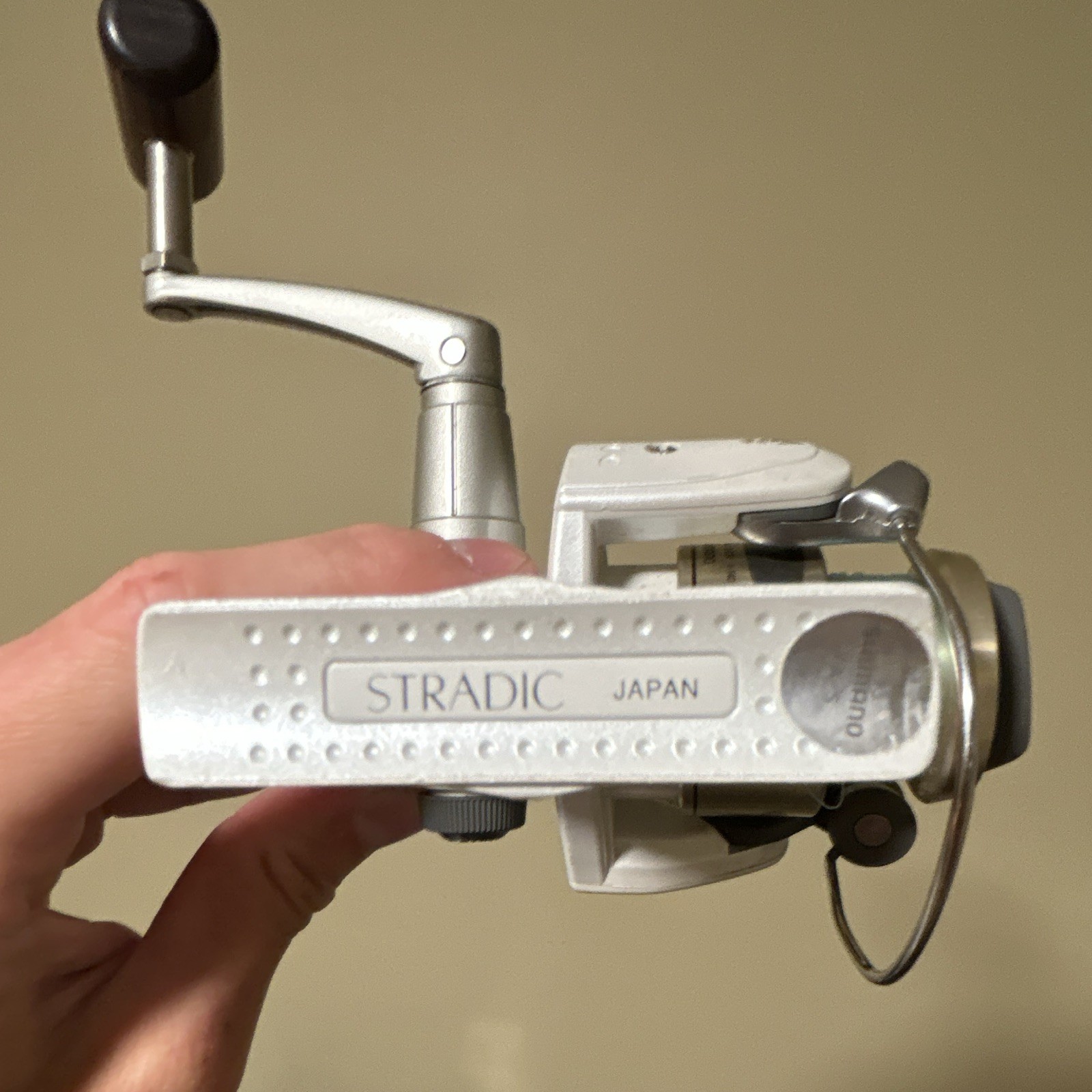 Shimano Stradic 1000 Spinning Reel, Pre-Spooled White/Silver, 4.1:1, Front Drag