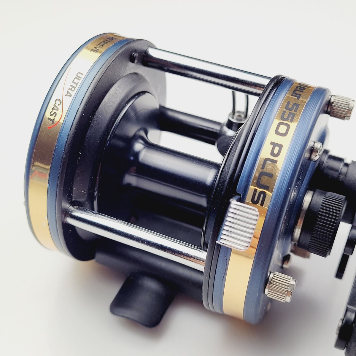 Abu Garcia Ambassadeur 550 Plus Blue NOS NIB New Baitcasting Reel Boxed