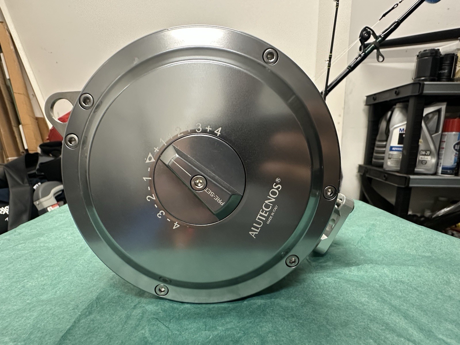 ALUTECNOS ALBACORE 80W 2 SPEED LEFT HAND MODEL SILVER