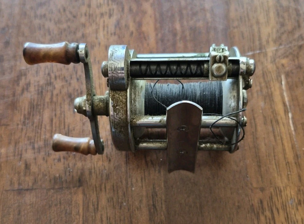 166 Pflueger Model 1893 Bait Cast Fishing Reel Akron with Reel Bag
