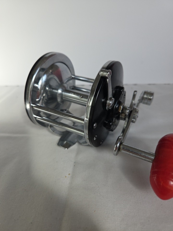 FISHING REEL VINTAGE PENN 65 LONG BEACH STAR DRAG RIGHT HANDED WORKING CLEAN