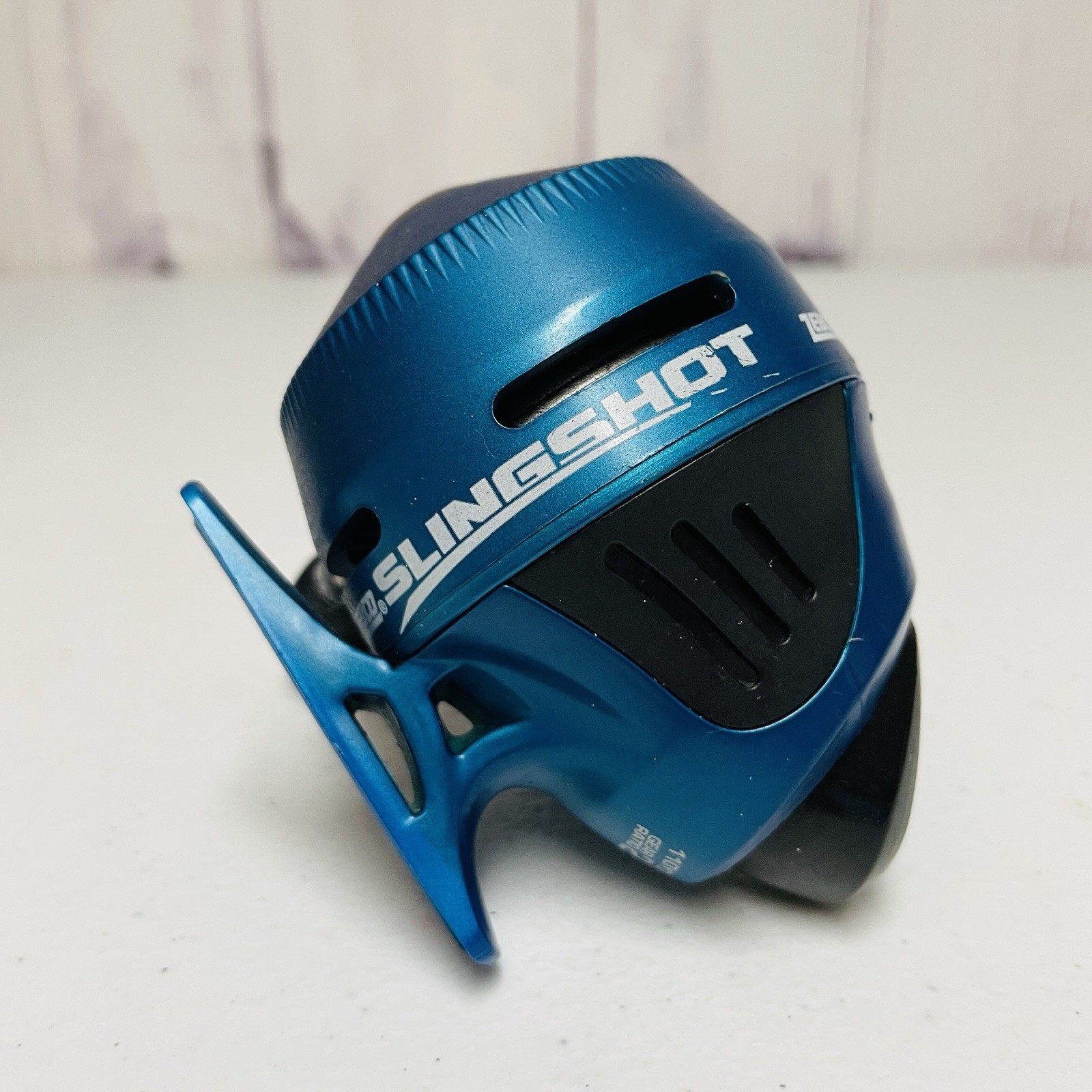 ZEBCO Slingshot Spincast Reel Blue 2.8:1 Gear Ratio