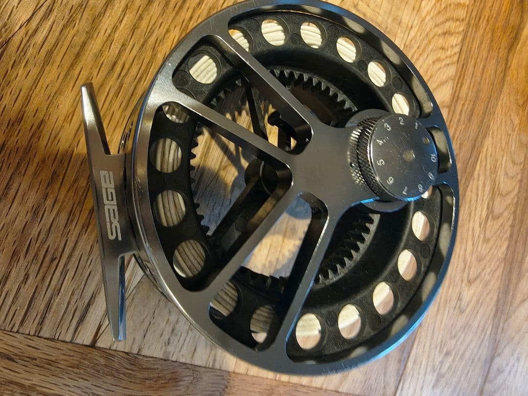 Sage 4550 CF Fly Fishing Reel Silver Carbon Fiber w/ Box Case Excellent