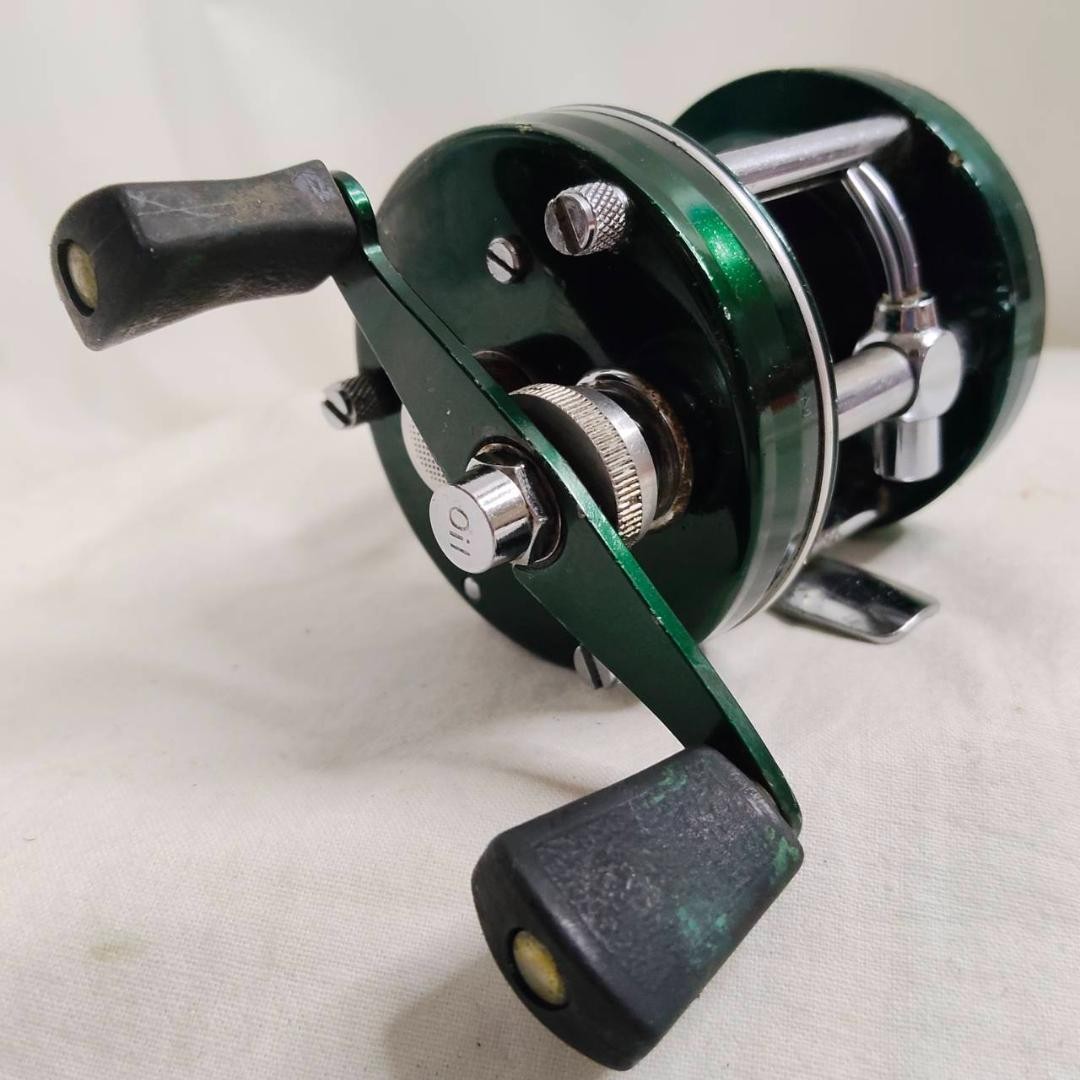 Abu Garcia Ambassadeur 5000D Baitcasting Reel Green / Gray Classic Used
