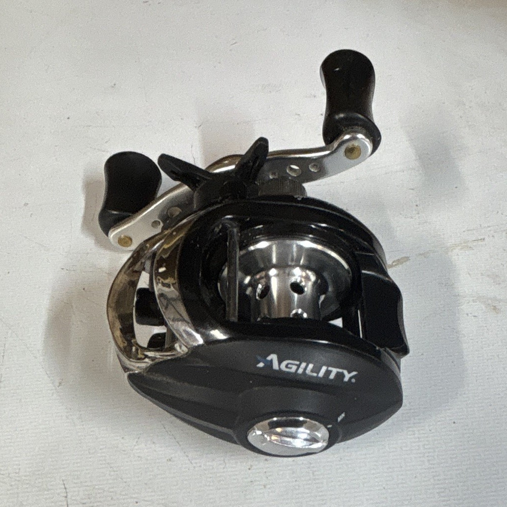 Shakespeare Agility AGLP Right-Hand Baitcast Reel Star Drag 10/160 Black 6.2:1
