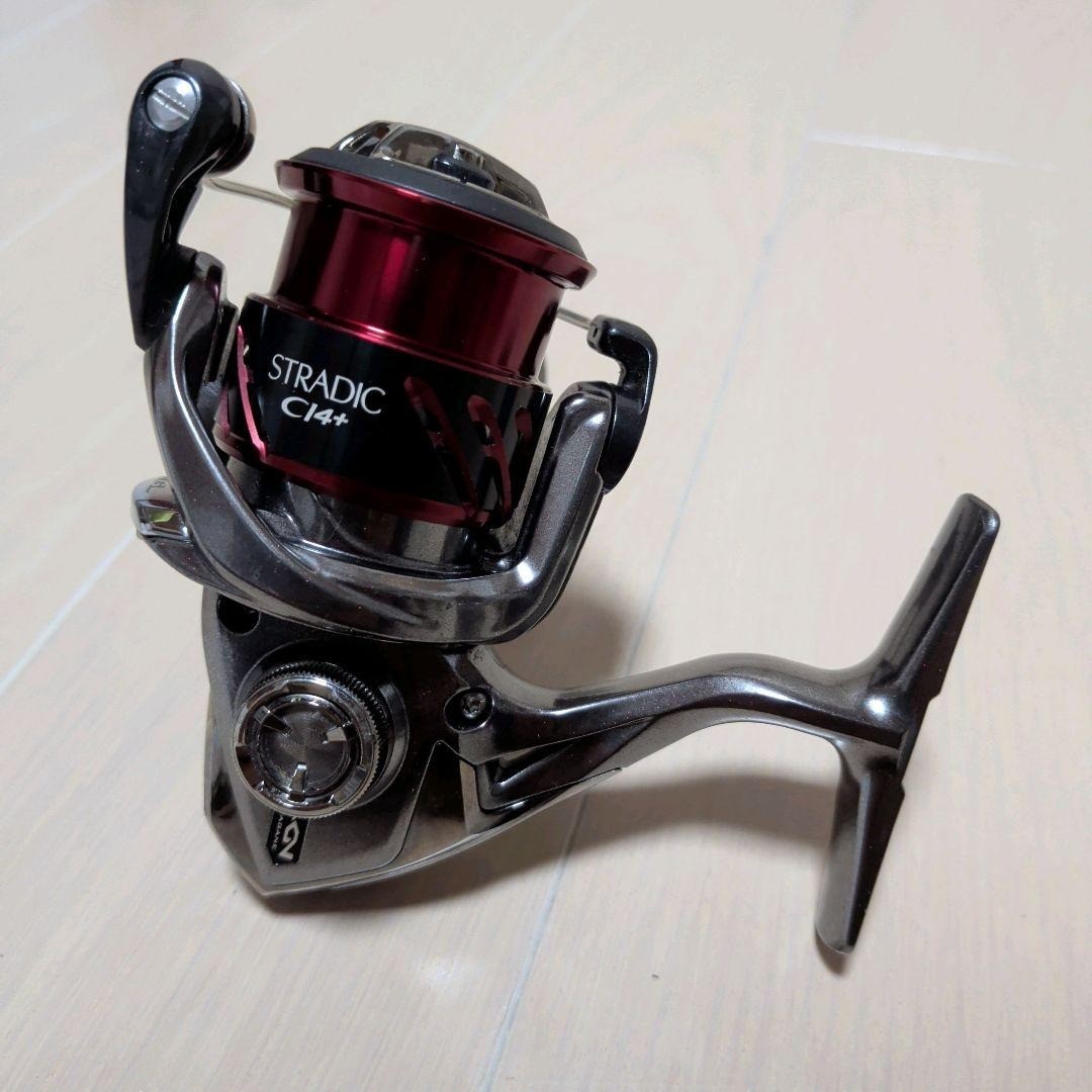 Shimano’s Stradic CI4+ C2000HGS-B Spinning Reel reel stand out side Used