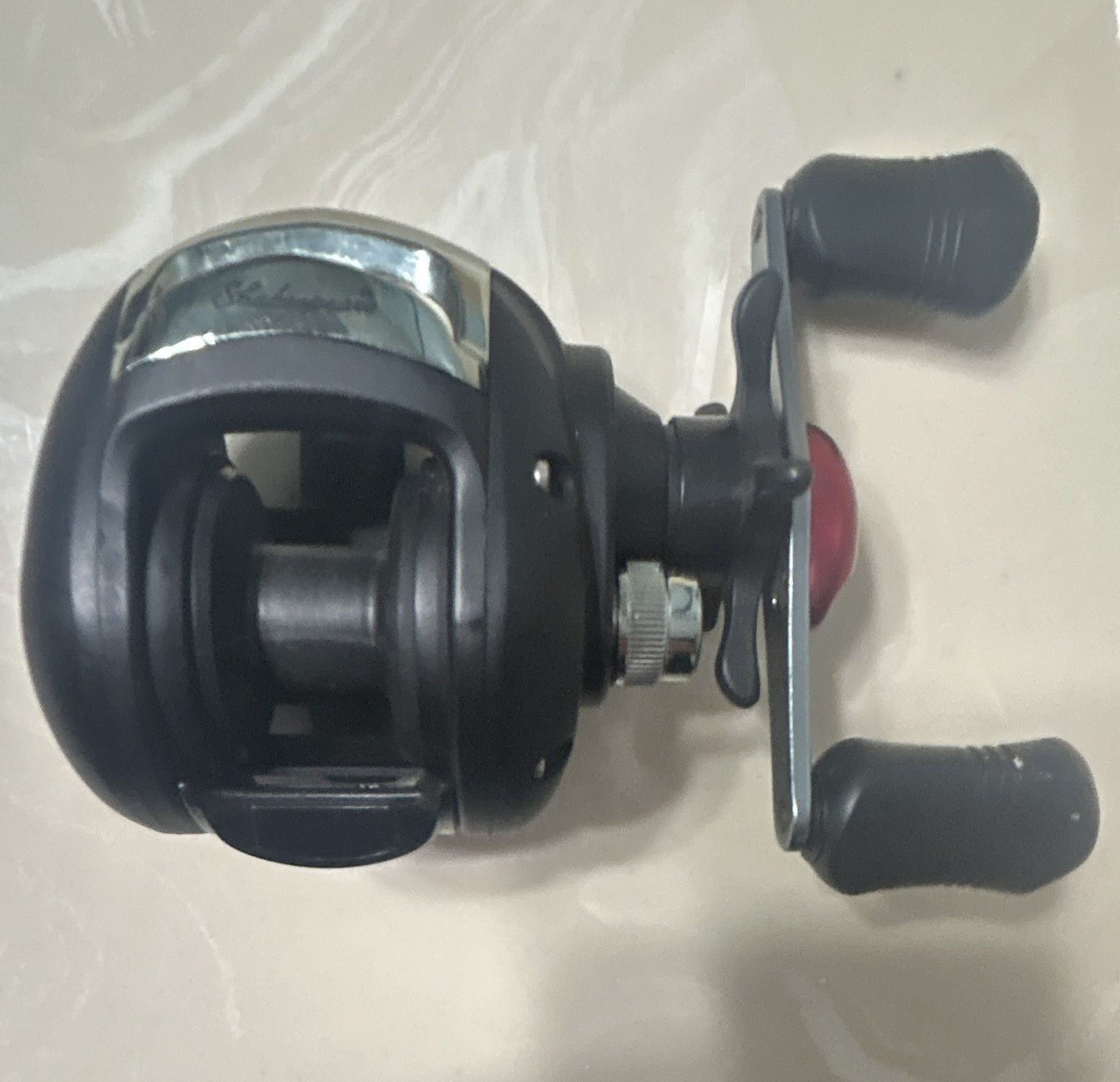 Shakespeare Baitcast Right-Hand Baitcast Reel Black/Red