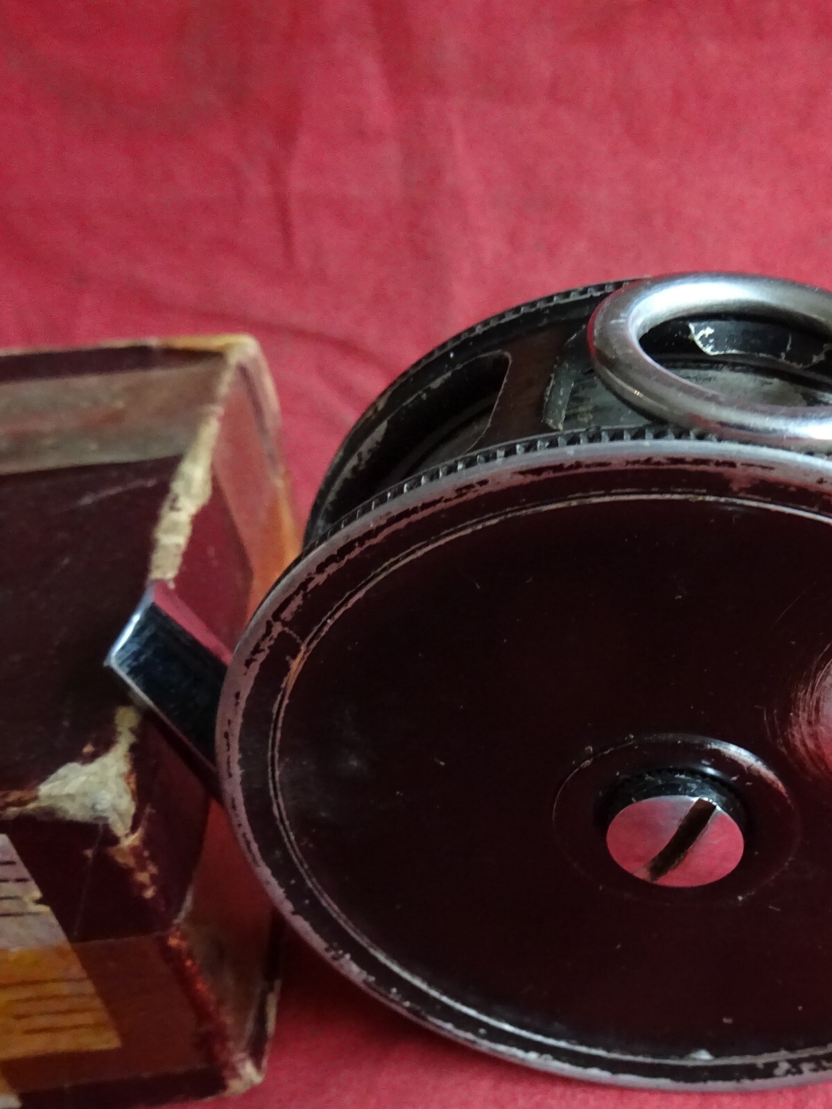 A NICE BOXED USEABLE SPALDING SILVERSTREAM 3 3/8″ TROUT FLY REEL WITH LINE GUARD