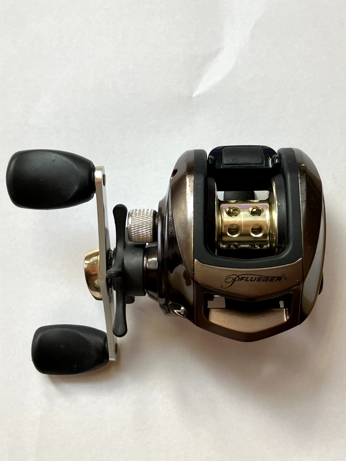 Pfleuger Baitcasting Reel – „Endeavor“ – Gear Ratio 6.3 : 1 – 4 Ball Bearings