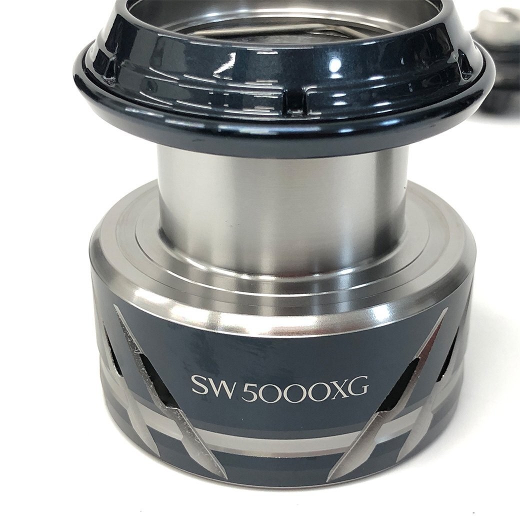 Shimano 24 STRADIC SW 5000XG Spinning Reel Fishing Tackle Used from Japan