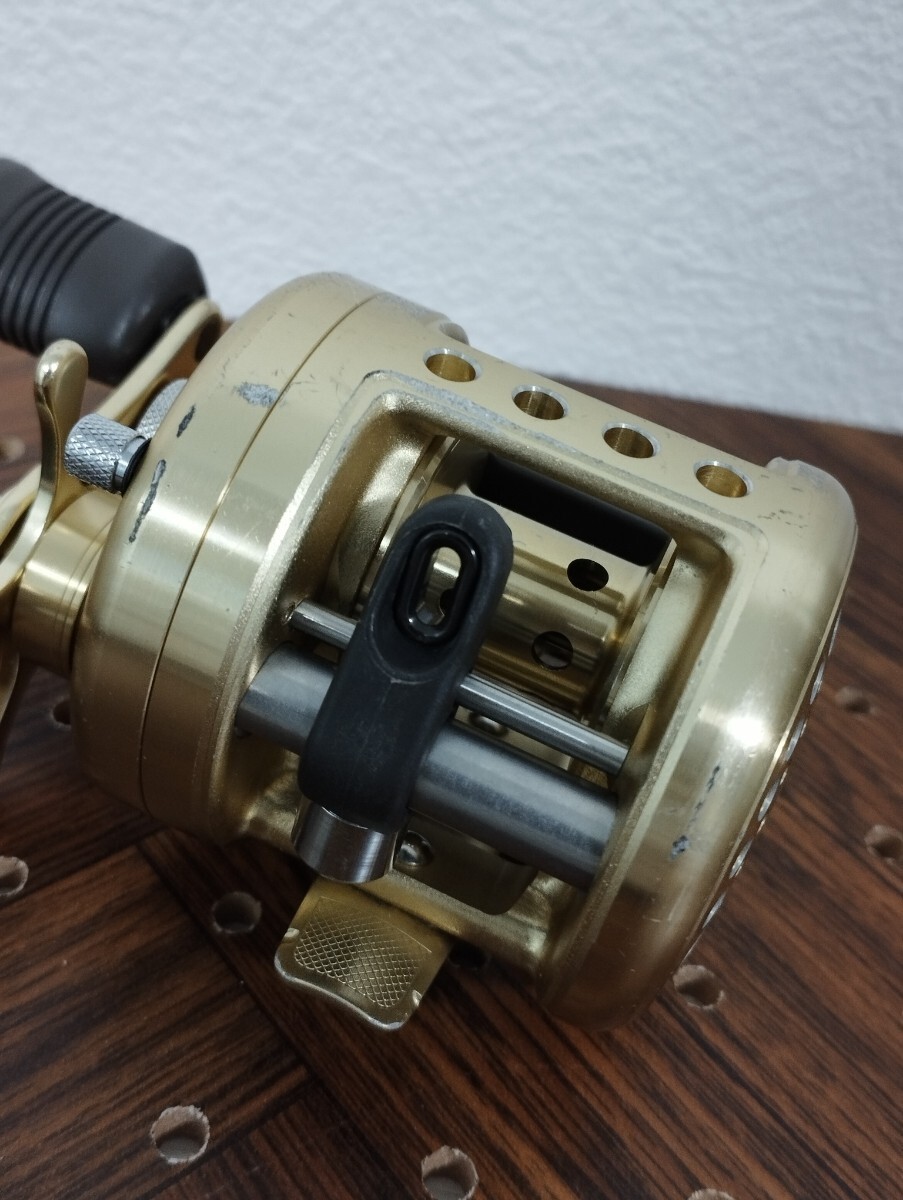 Shimano Calcutta 100XT Baitcasting Reel Minor Scratches Smooth Operation