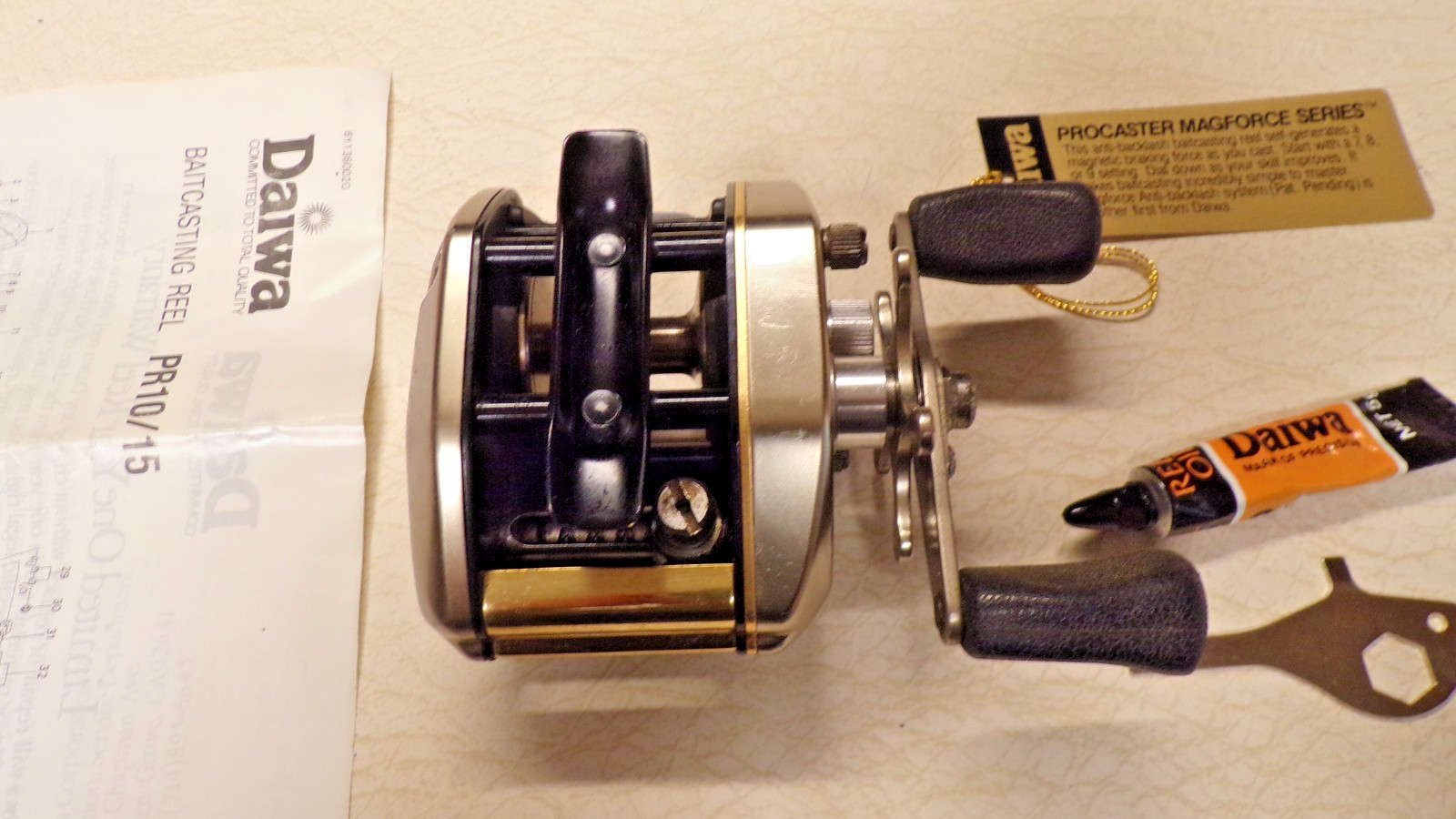 DAIWA FISHING REEL – PRO-CASTER TOURNAMENT PT-15 – CLEAN & WORKS GOOD