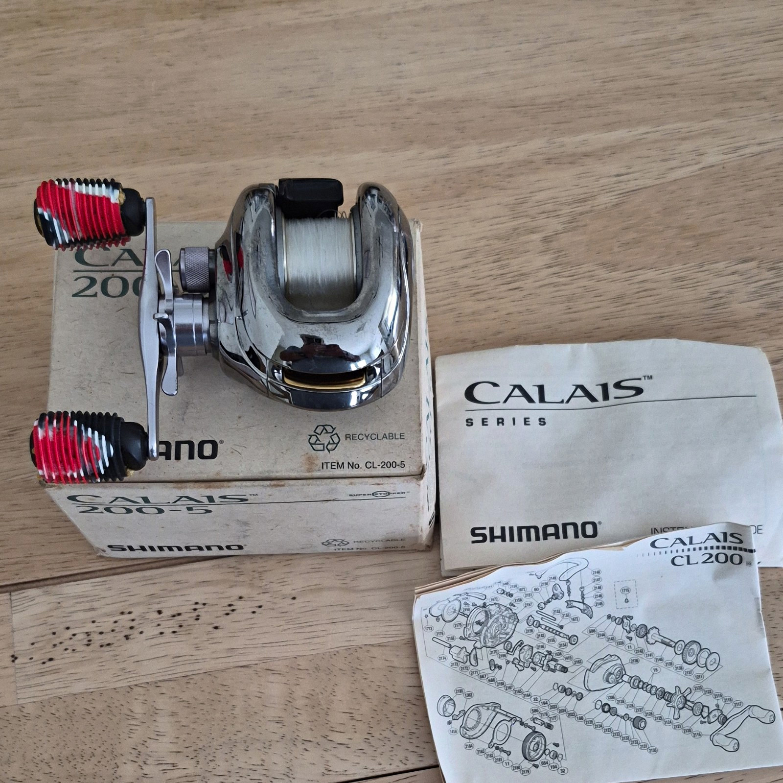 Shimano Calais 200-5 Right-Hand 5.0:1 10+1BB Star Drag 200 Silver Box