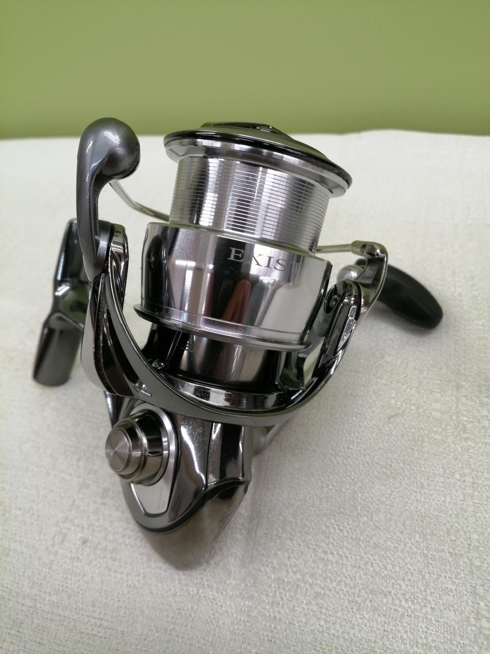 Daiwa 22EXIST LT3000S Spinning Reel 5.2:1 Gear, 180g, Saltwater, Case