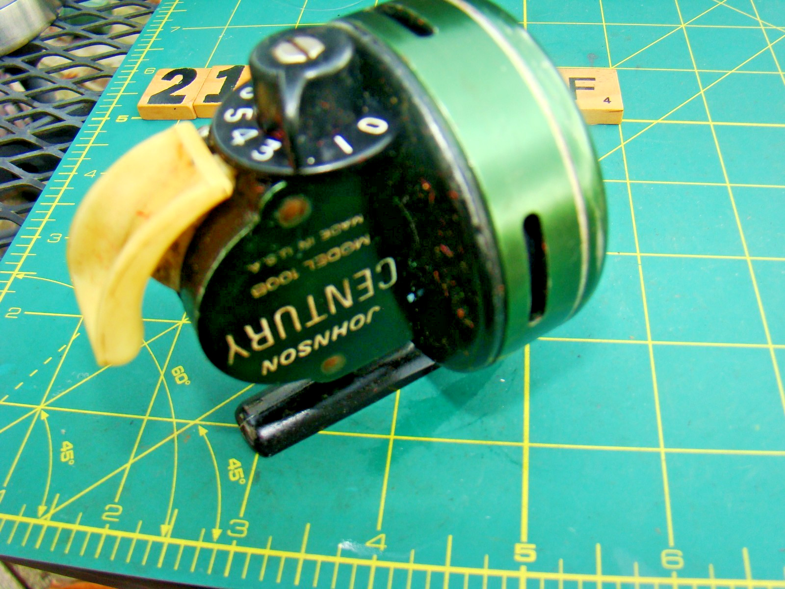 W2155 PF JOHNSON CENTURY 100B CONVERTED TO LEFT HAND RETRIEVE FISHING REEL