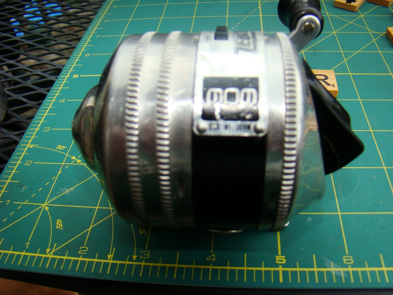 W2126 AR ZEBCO 909 SPINCAST FISHING REEL