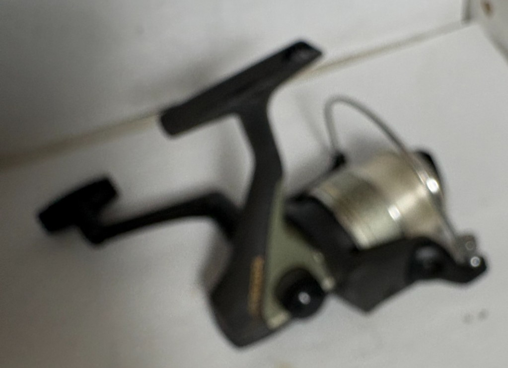 SHIMANO AX 2000 FA SPINNING REEL- VERY NICE LIGHTLY USED -FULLY FUNCTIONAL