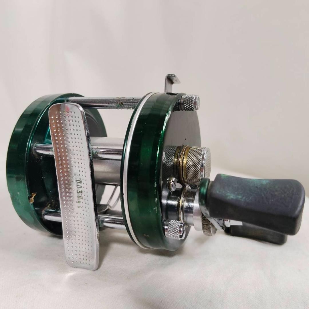 Abu Garcia Ambassadeur 5000D Baitcasting Reel Green / Gray Classic Used