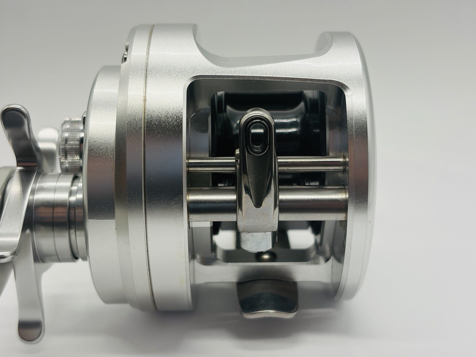 Near Mint Shimano 13 Ocea Calcutta 300HG 6.0:1 Right Hand Baitcast Reel JDM #570