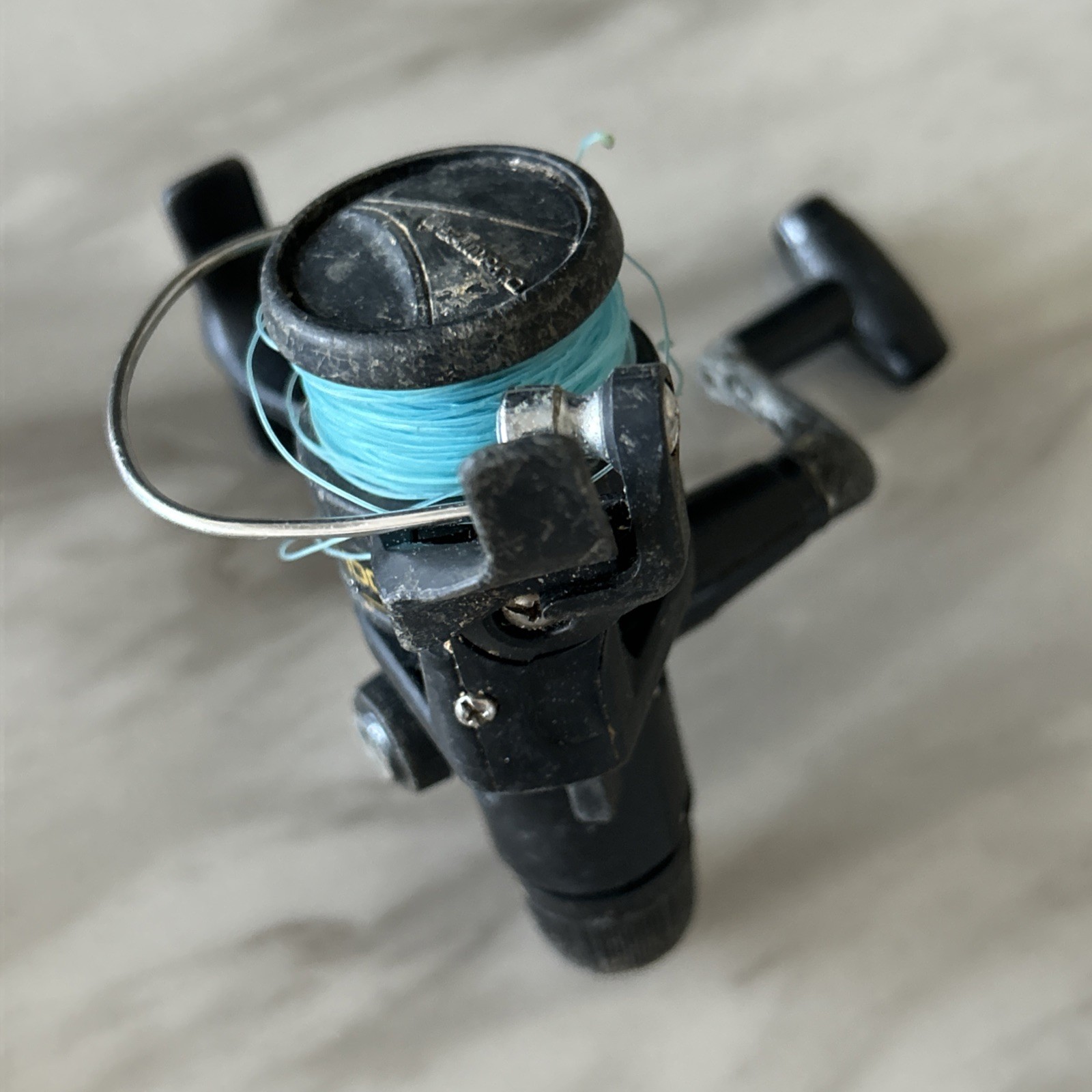 Shimano R1000-IX1000R Spin/Cast Fishing Reel