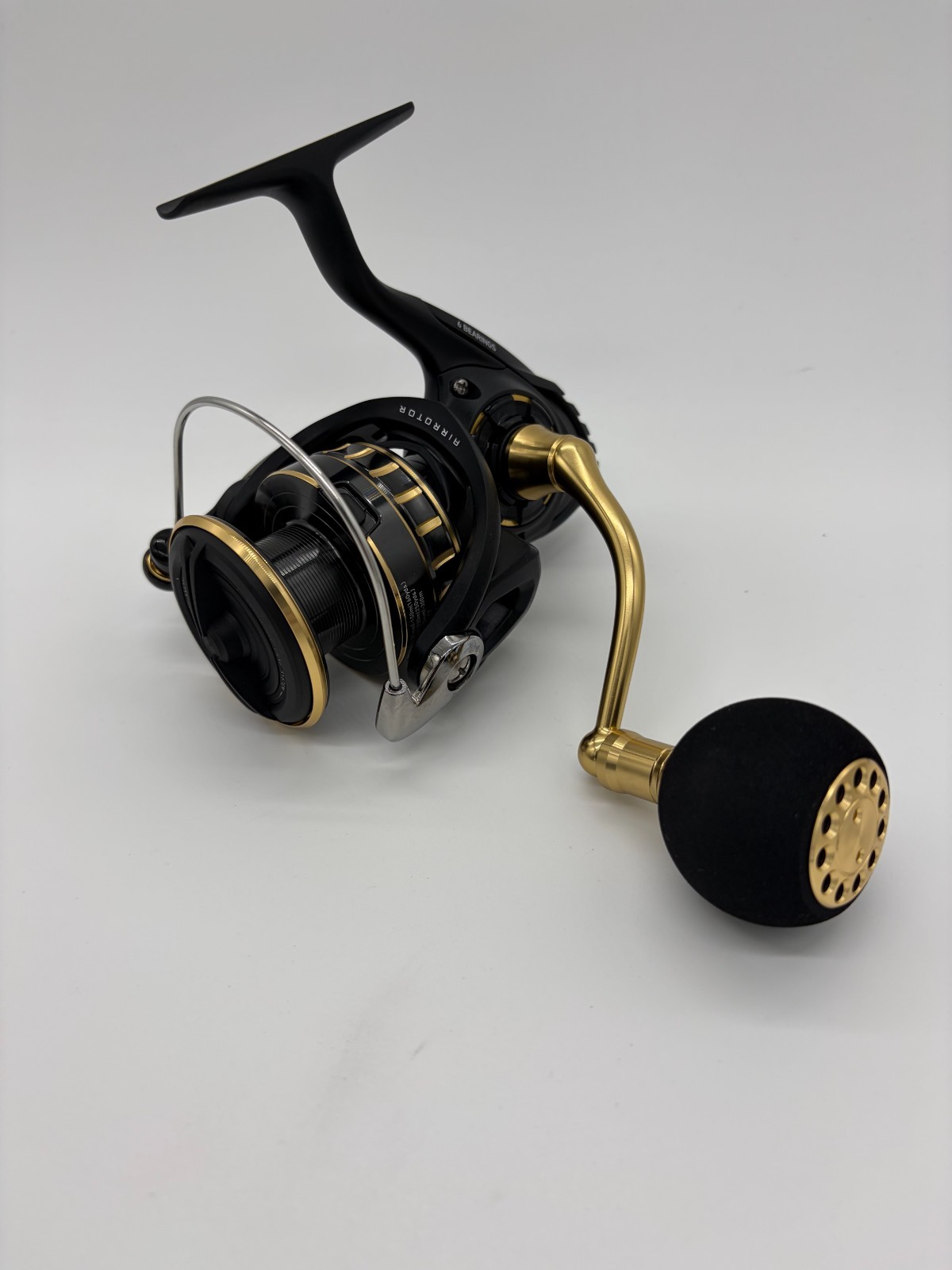 Daiwa 23 BG SW 4000D-CXH Spinning Reel Metal Black New in Box Japan