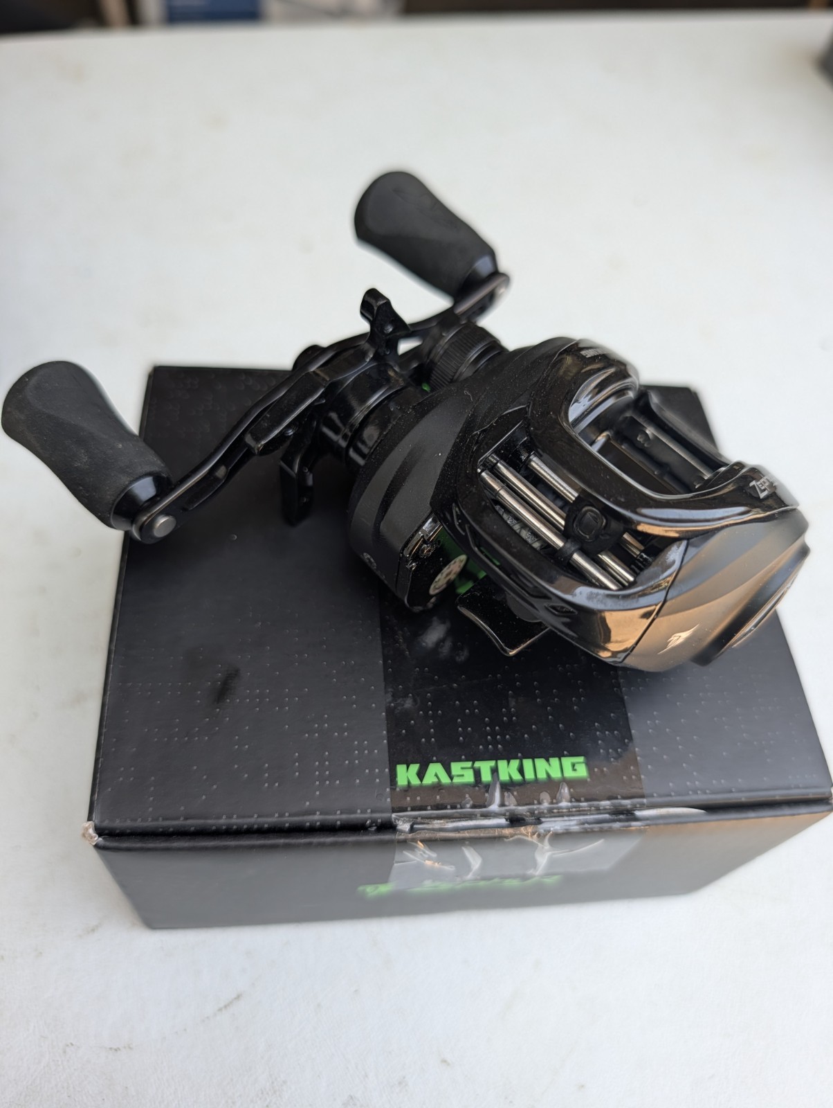 KastKing Zephyr Baitcasting Reel 7.2:1 Shallow High-Speed Aluminum Spool Left