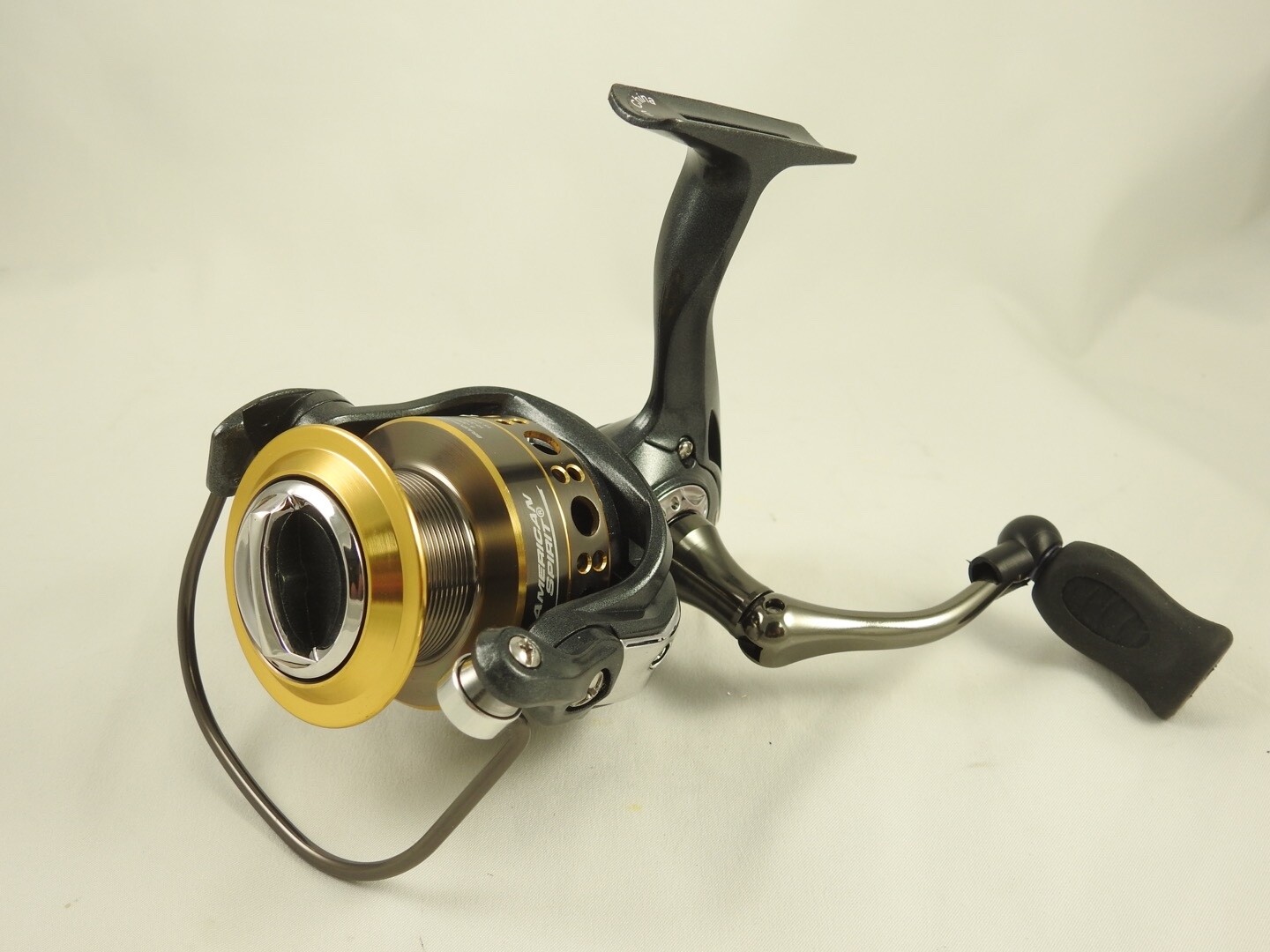 6 BB Series Spinning Reel Size 4000