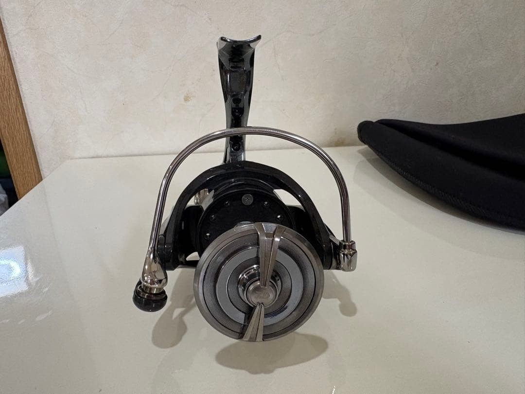 [EXC] Daiwa 18 Exist LT4000-CXH Spinning Reel Body Only Smooth w/Case From JAPAN