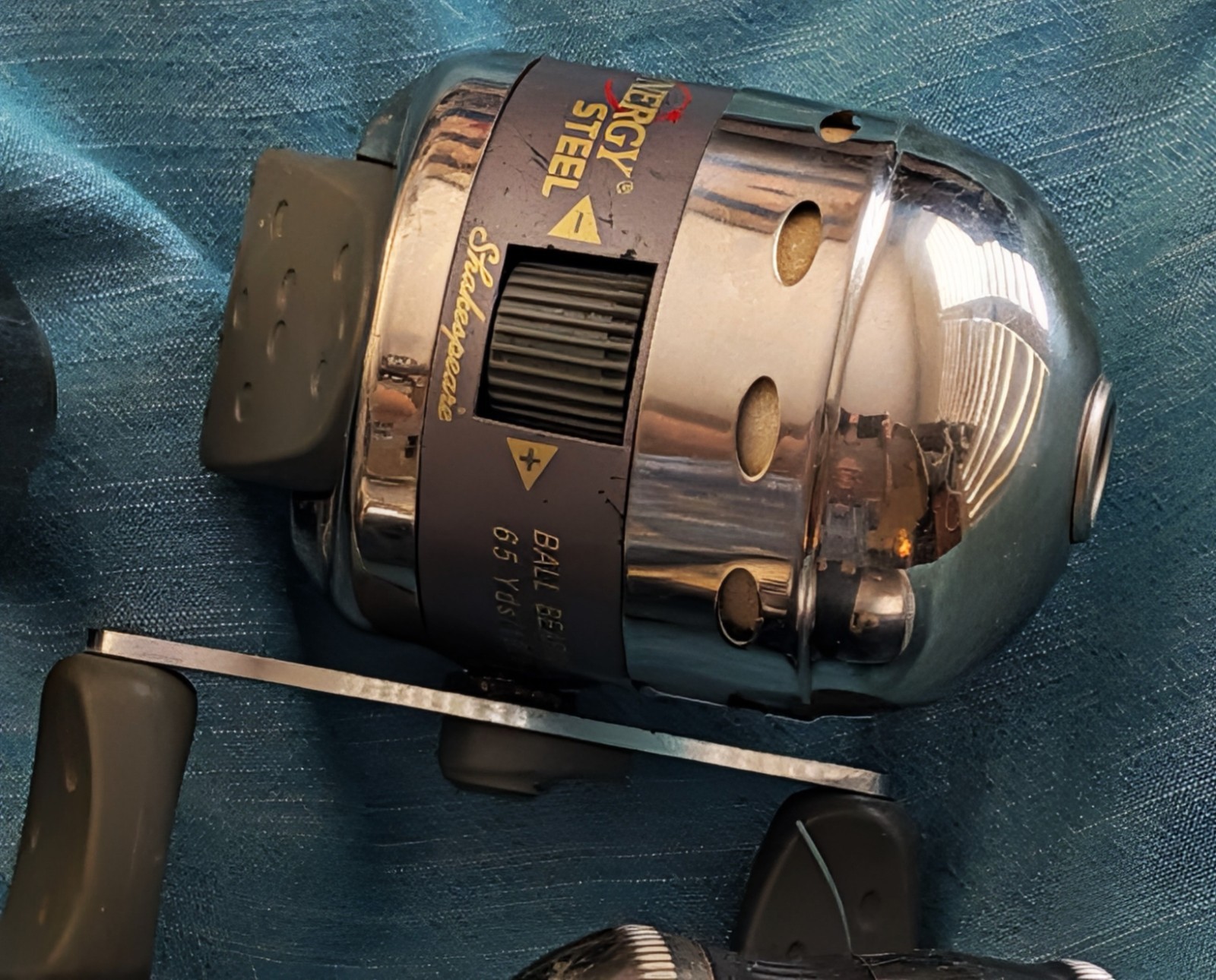 4 Spincast Reel lot: 2 Zebco 33’s, 1 Photon, and 1 Shakespeare Reverb
