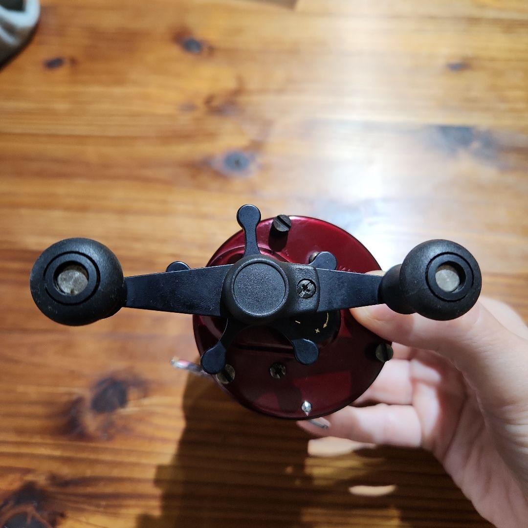 Abu Garcia 6501C3 Burgundy model left-handed